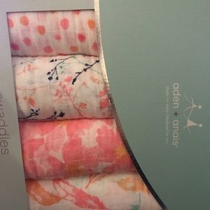 Brand new - Aden anais- 4 swaddles
